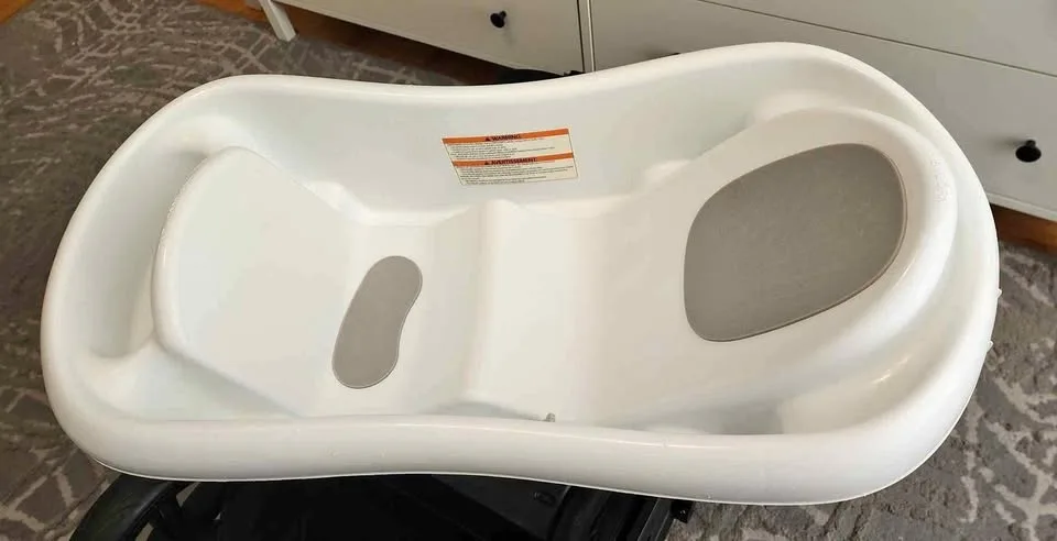 Baby bath tub
