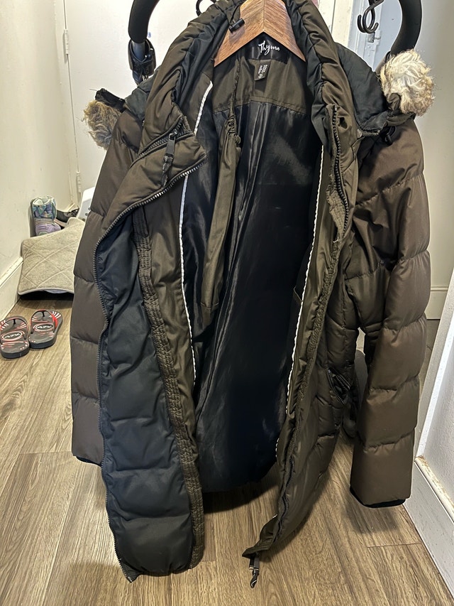 Thyme maternity winter jacket - XL- can also carry with baby - photo 3