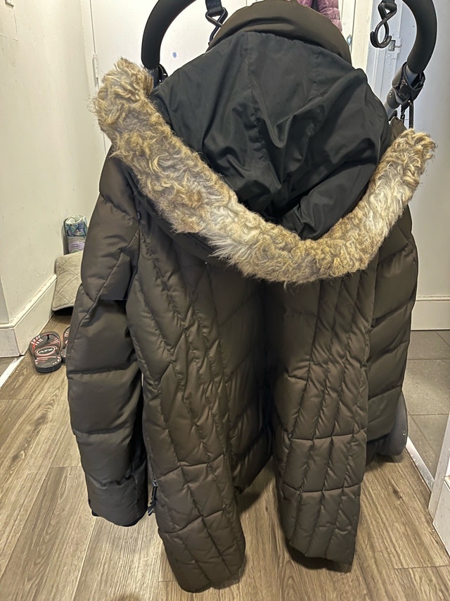 Thyme maternity winter jacket - XL- can also carry with baby - photo 4