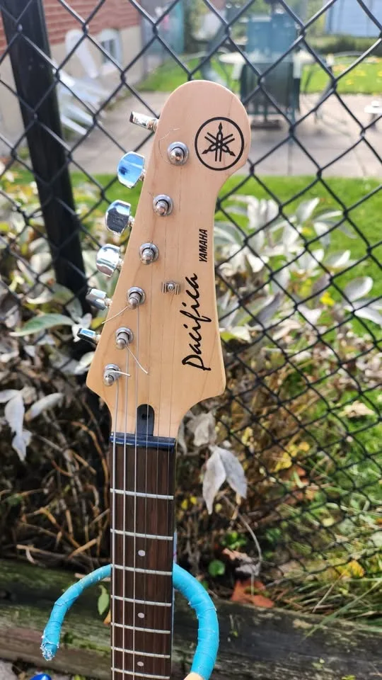 $250 Yamaha Pacifica Electric Guitar - Blue image indicator(5)