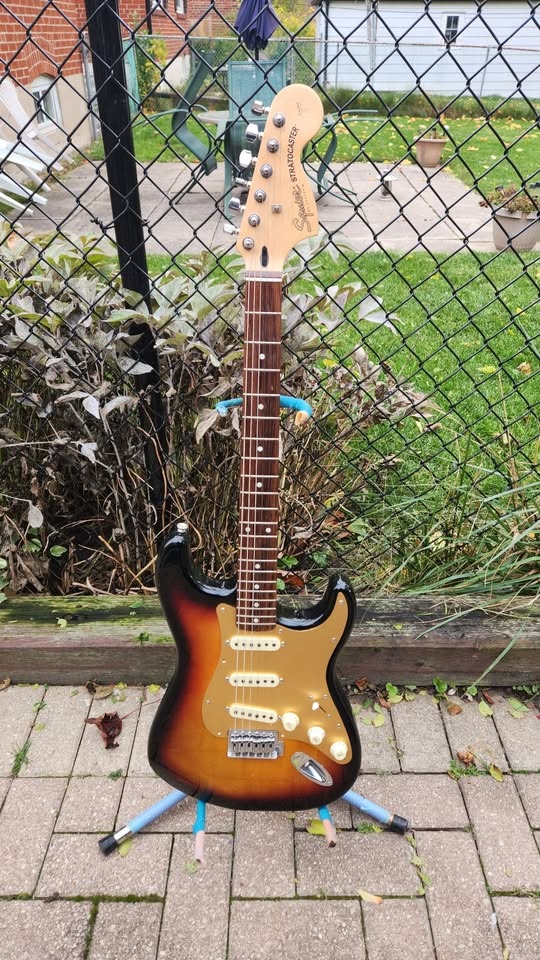 $300 Squier HSS Strat - Sunburst - Standard Series - photo 3