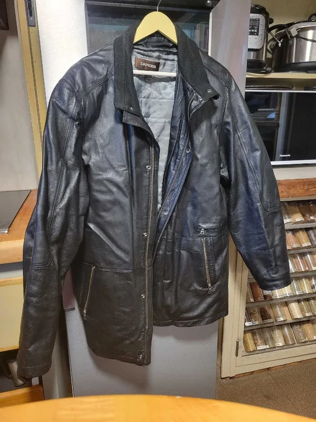 Large Men's Danier Black Leather Winter Coat image indicator(4)