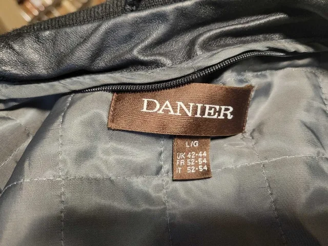 Large Men's Danier Black Leather Winter Coat image indicator(5)