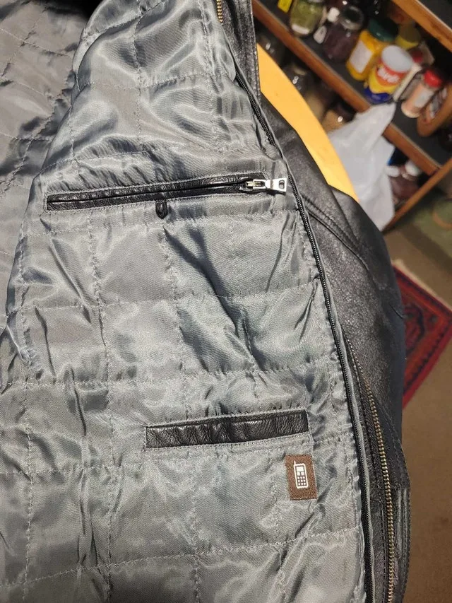 Large Men's Danier Black Leather Winter Coat image indicator(6)