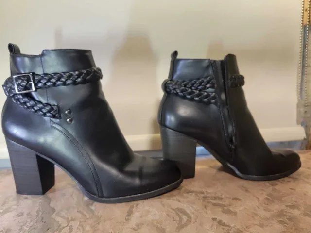 American Eagle ankle boots