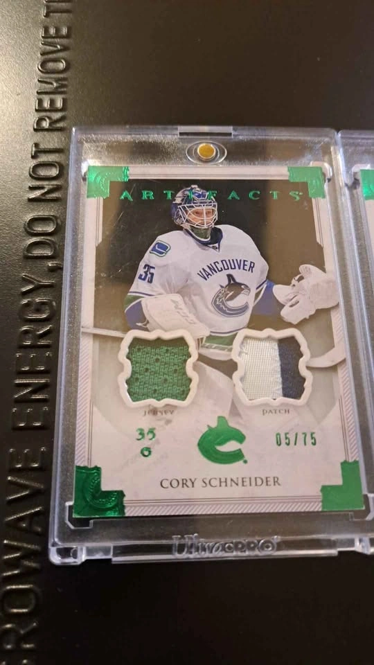 2013-2014 Upper Deck artifacts, Cory Schneider, two card lot - photo 2