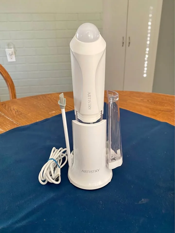 Facial Pore Vacuum with treatment light