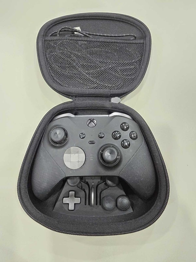 Xbox Elite Series 2 Wireless Controller - photo 2