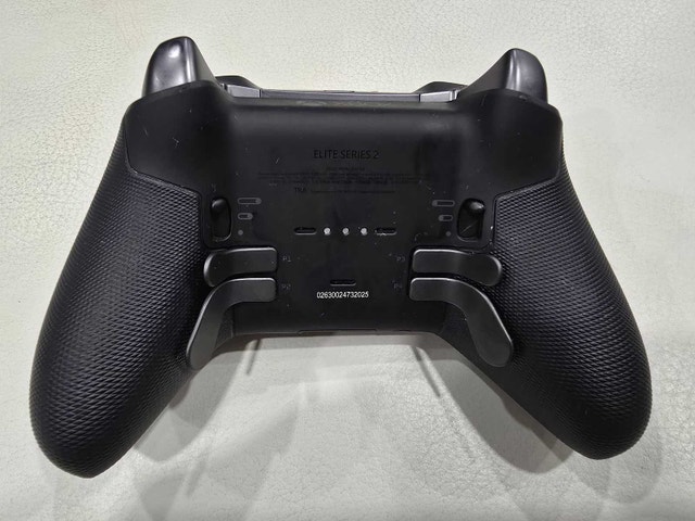 Xbox Elite Series 2 Wireless Controller - photo 4