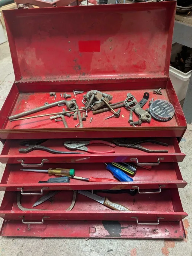 Tool box with tools image indicator(2)