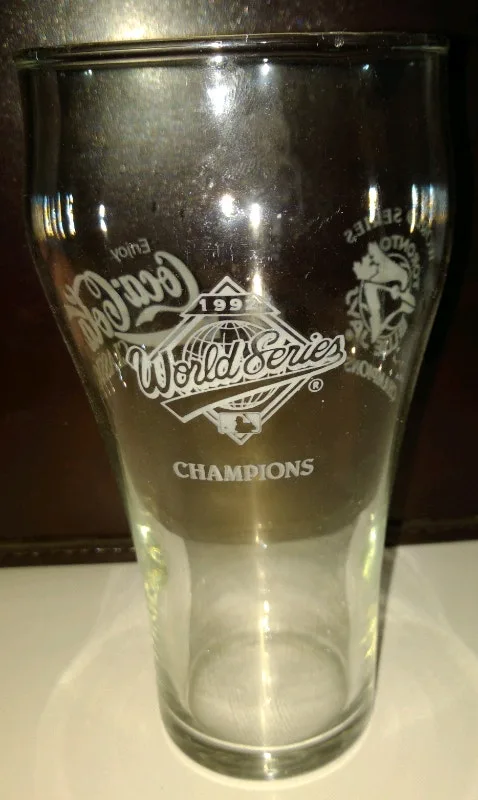 BLUE JAYS92 singed by Tom Henke make offer Call 705-440-9159 image indicator(10)