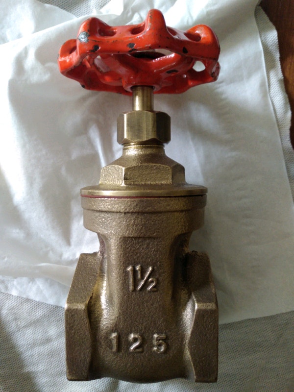 Gate valve 1 - 1/2 in size call text make offer 705-440-9159
