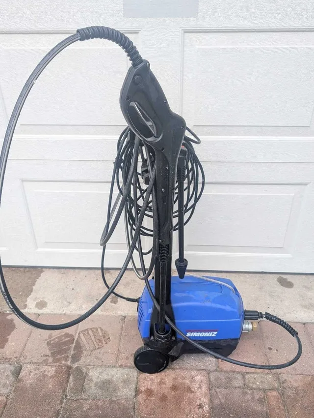 Simoniz 1,400 PSI electric pressure washer image indicator(2)