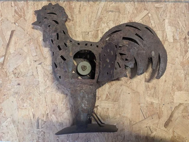 Metal rooster sculpture with candle holder built in image indicator(3)