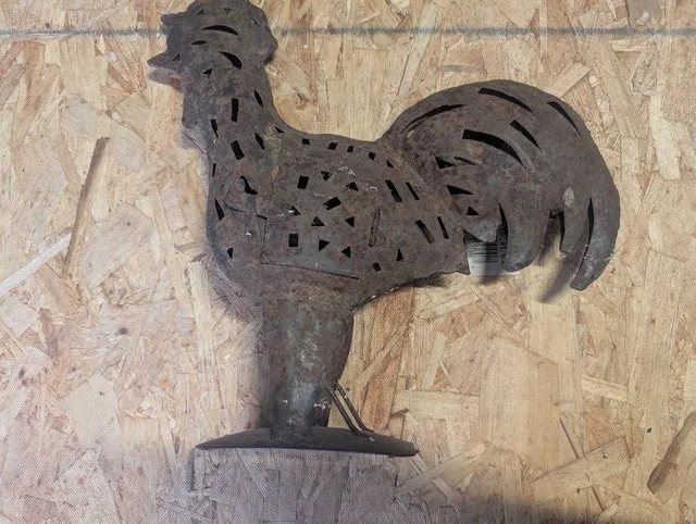 Metal rooster sculpture with candle holder built in image indicator(4)