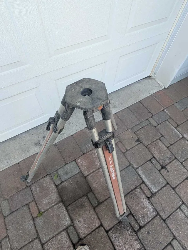 Hilti tripod