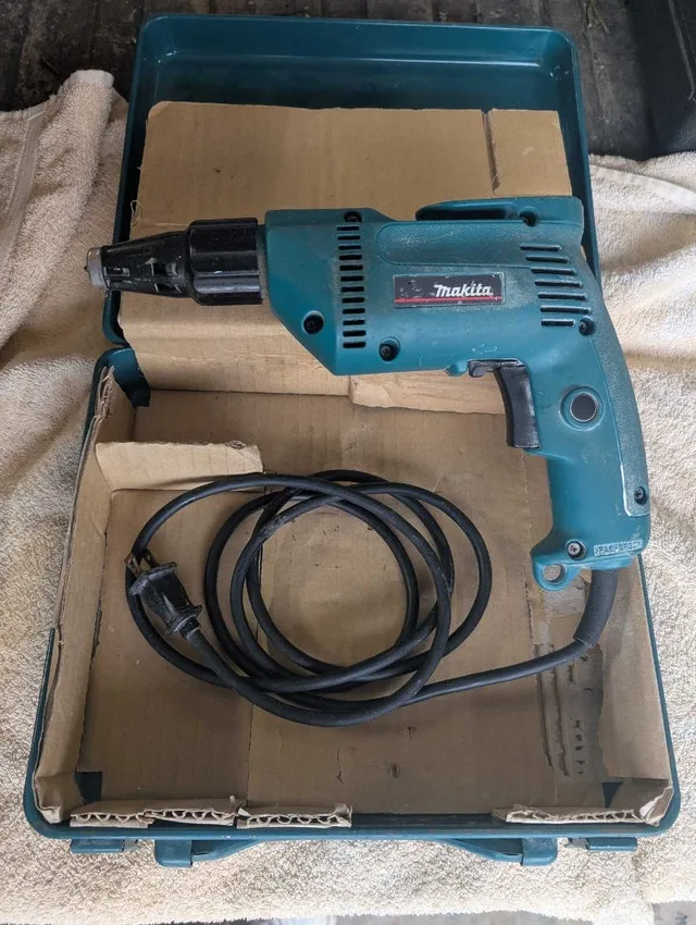 MAKITA drywall screwgun Variable Speed, Reversible