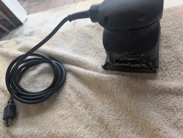 Palm sander Black& Decker image indicator(3)