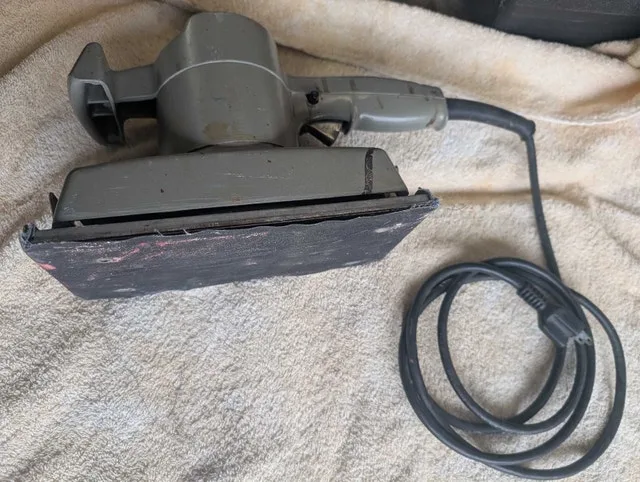 Palm sander Black& Decker image indicator(6)