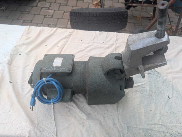 LIGHTNIN 3/4 H.P. CLAMP ON PORTABLE MIXER, MODEL XJ87