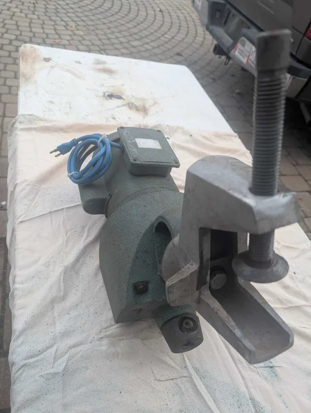 LIGHTNIN 3/4 H.P. CLAMP ON PORTABLE MIXER, MODEL XJ87 image indicator(2)