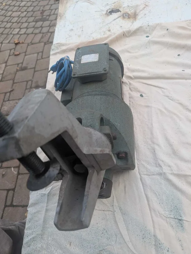 LIGHTNIN 3/4 H.P. CLAMP ON PORTABLE MIXER, MODEL XJ87 image indicator(3)