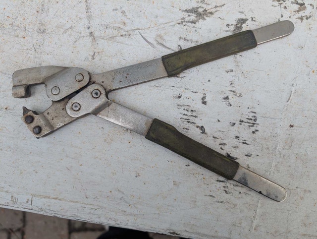 metal stud crimper