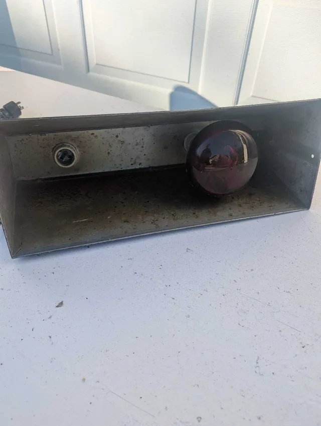 Grow light or brooder light heat lamp image indicator(4)