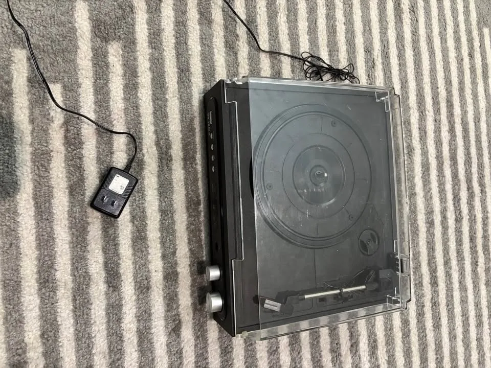 Free Victrola 3 in 1 record player (read description) image indicator(2)