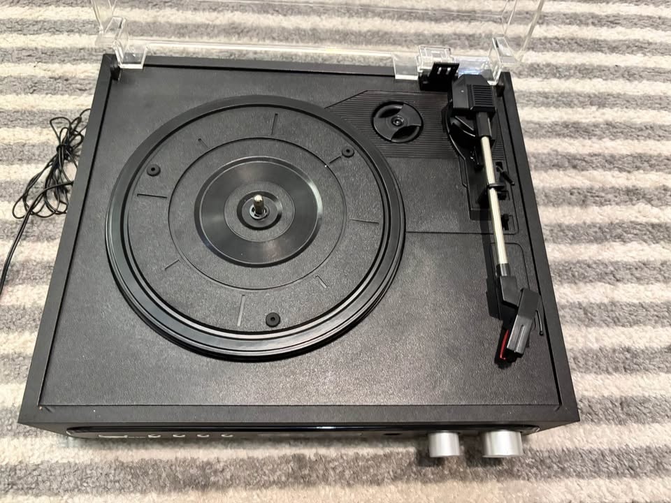 Free Victrola 3 in 1 record player (read description) - photo 3