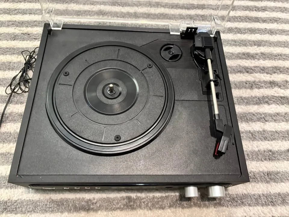 Free Victrola 3 in 1 record player (read description) image indicator(3)