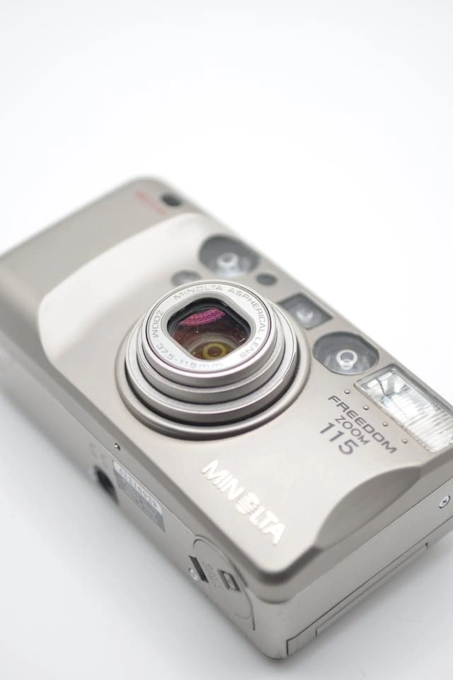 Vintage Film Camera – Minolta Freedom Zoom 115 - photo 5