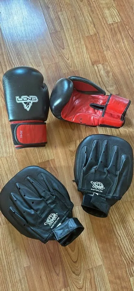 Boxing, kickboxing ￼