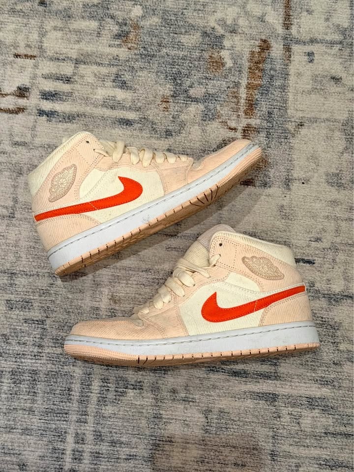 Women’s Air Jordan 1 Mid SE “Corduroy” – Sail/Orange Quartz US9.
