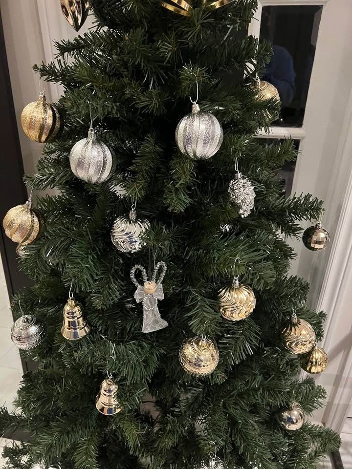 Artificial Christmas tree with ornaments (6 foot) - photo 2