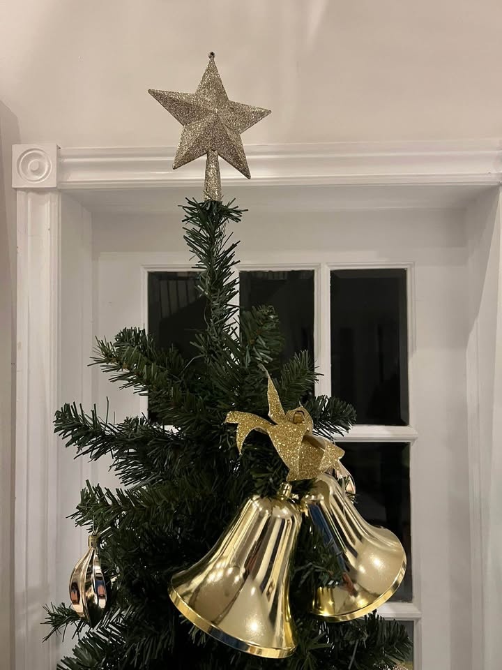 Artificial Christmas tree with ornaments (6 foot) - photo 3
