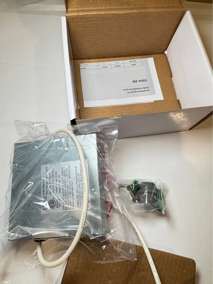 Dimmable 4" pot lights (retail $30 each) $5 each (100 available) image indicator(4)