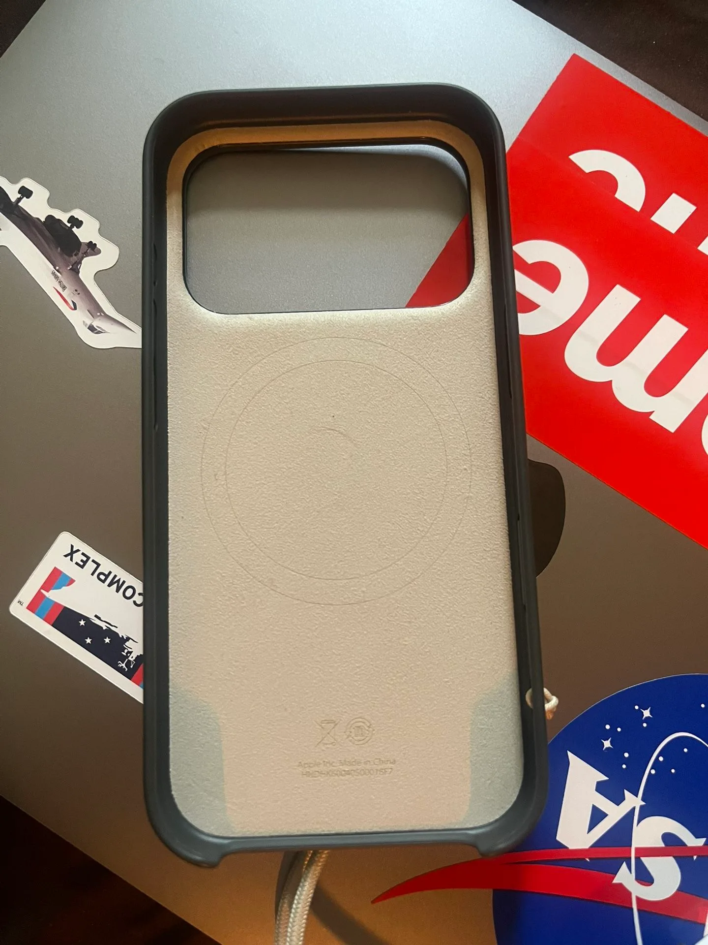 Beats iPhone 17 Pro Case with MagSafe image indicator(2)