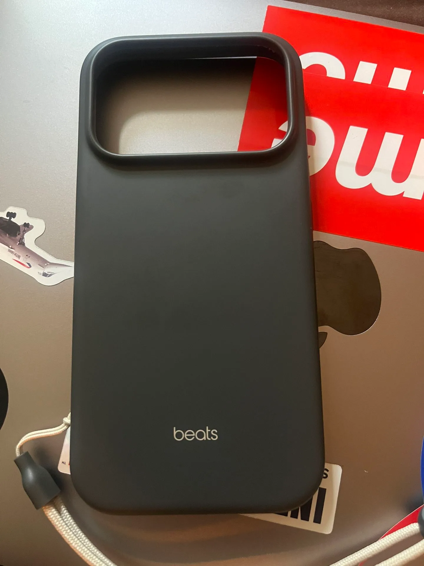 Beats iPhone 17 Pro Case with MagSafe image indicator(3)