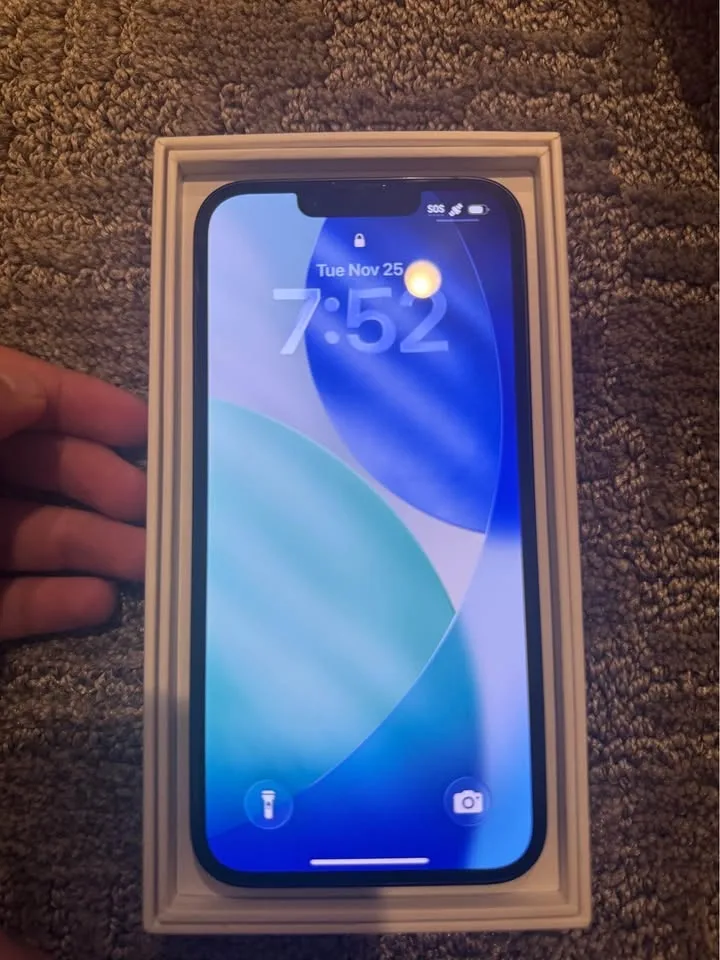 iPhone 14 in pristine condition image indicator(2)