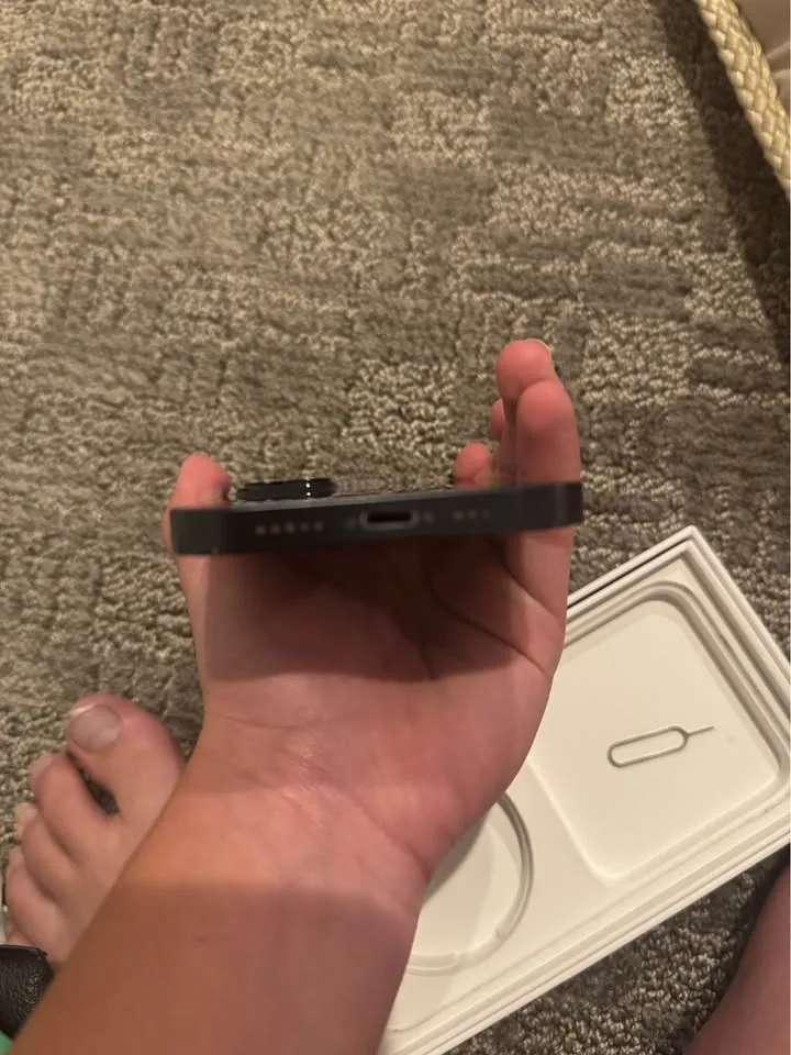 iPhone 14 in pristine condition image indicator(5)