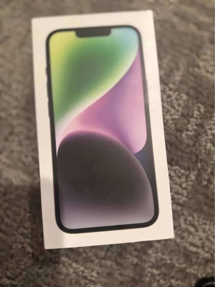 iPhone 14 in pristine condition image indicator(8)