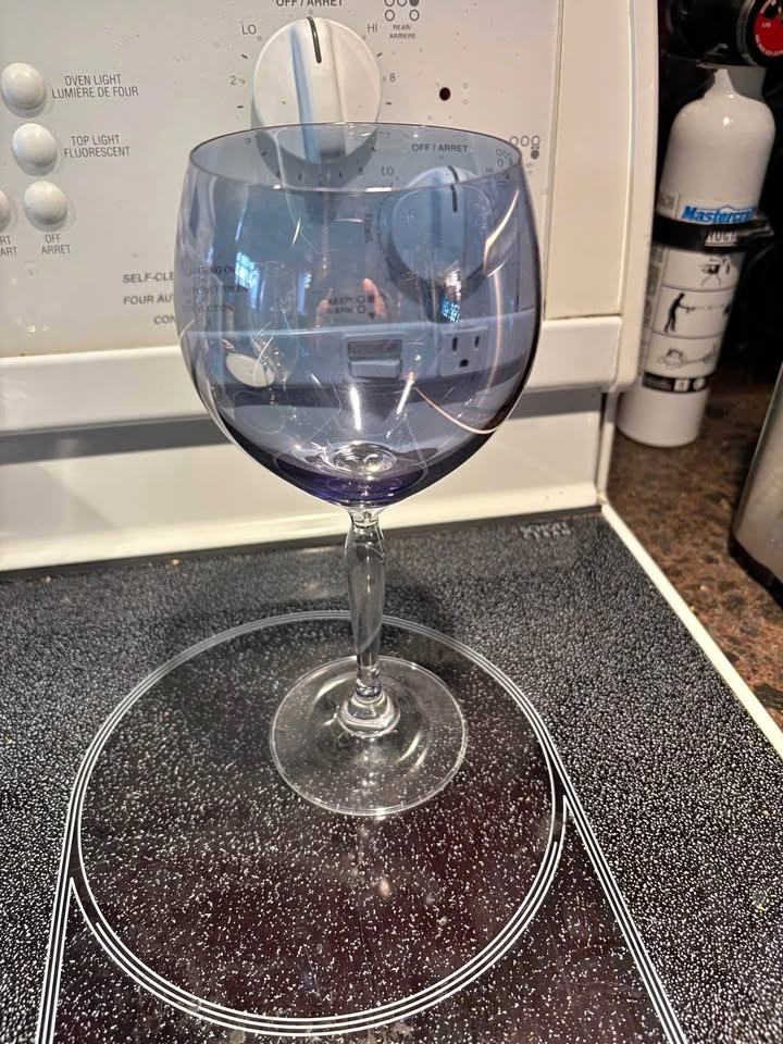 Set of 4 wine glasses - next to new- pick up NE Martindale
