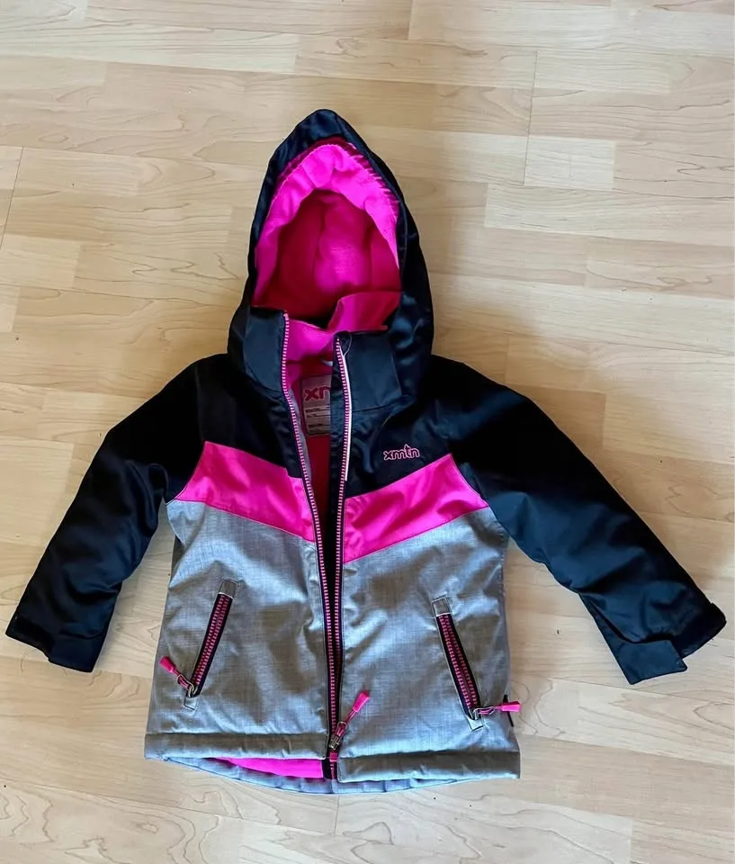 xmtm girl’s size 4 ski suit from Costco. EEUC. image indicator(2)