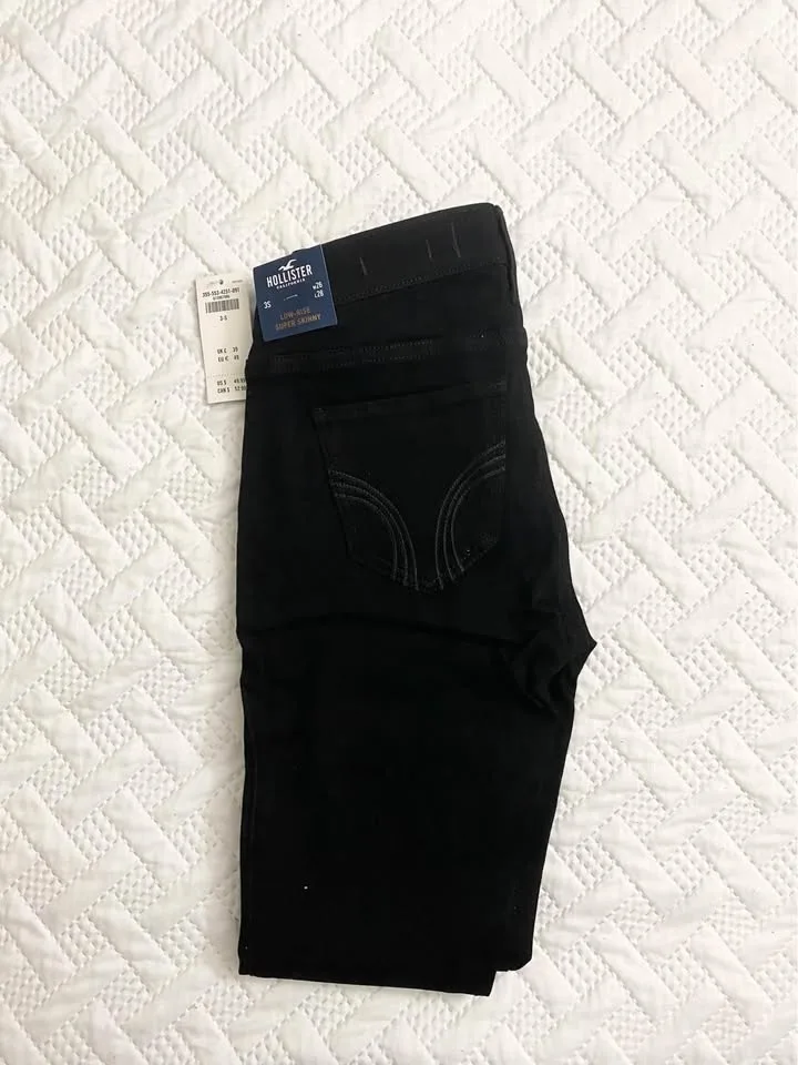 BNWT Hollister Women’s Skinny Jeans Size 26W 28L image indicator(2)