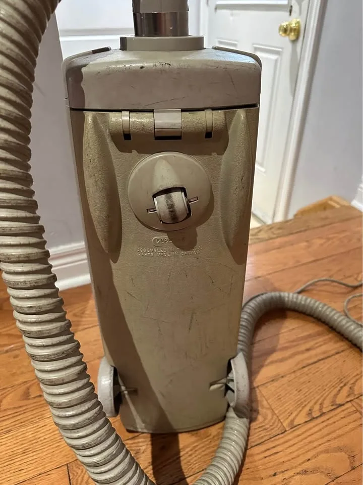 Vintage Electrolux 2100 Vacuum - powerful motor image indicator(2)