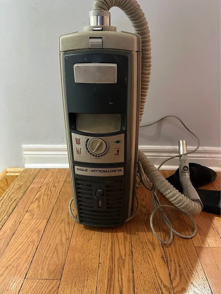 Vintage Electrolux 2100 Vacuum - powerful motor image indicator(3)