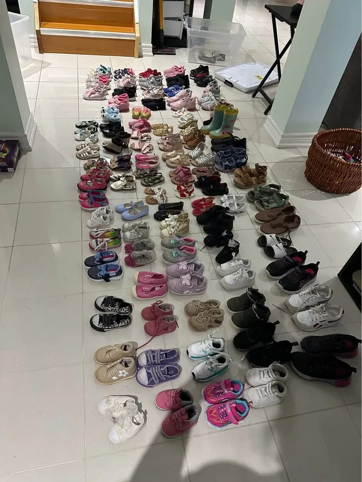 Toddler shoes size 10-11 image indicator(4)