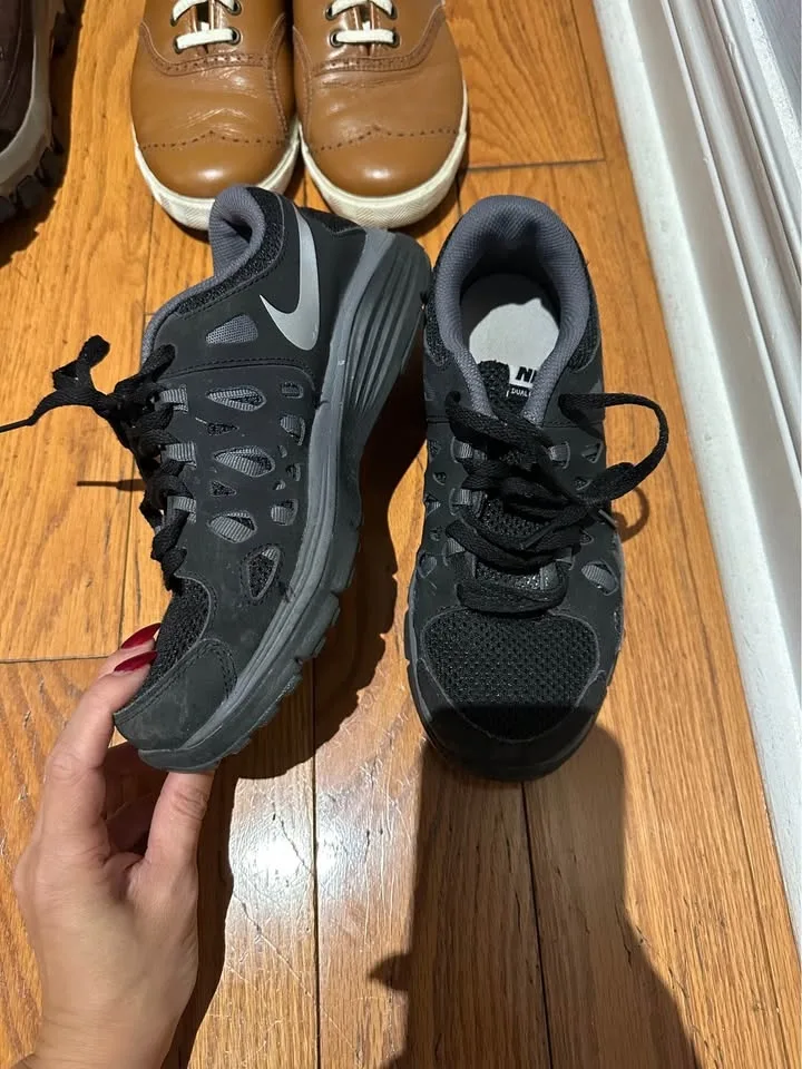 Assorted men & women shoes - Moke Lacoste, Sketchers..etc image indicator(2)