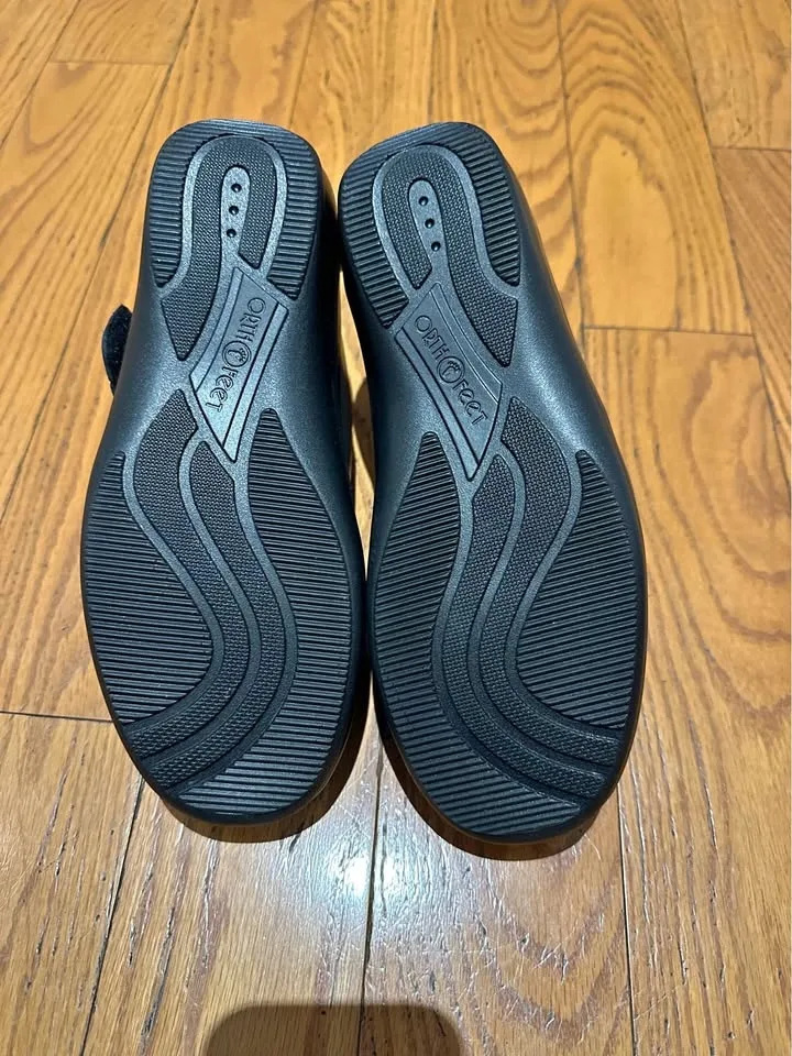 Black comfort shoes size 6